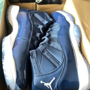 New size 9.5 Air Jordan 11 Retro Navy Blue Patent Leather Sneakers. 👟